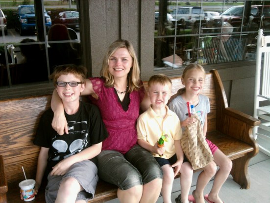 Lipreading Mom and kids on a pool-free day