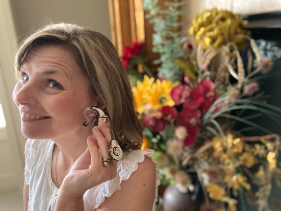 Shanna Groves, Lipreading Mom, with her cochlear implant